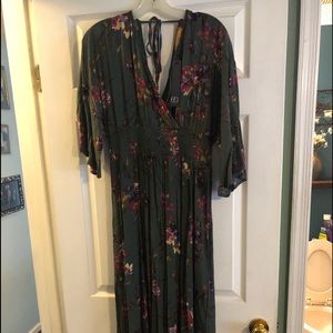 Never worn size large maxi dress